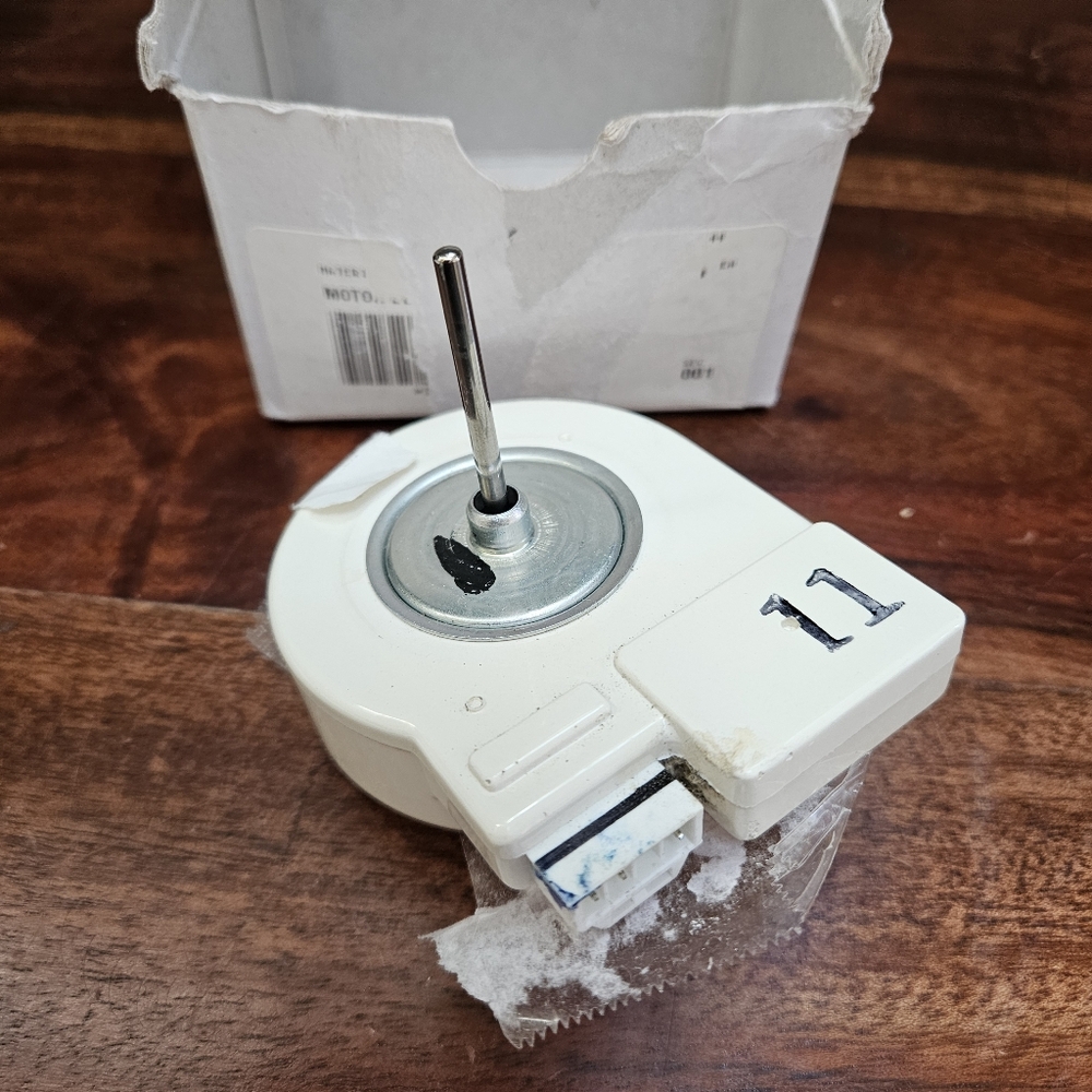 White Electronic Device with Stand